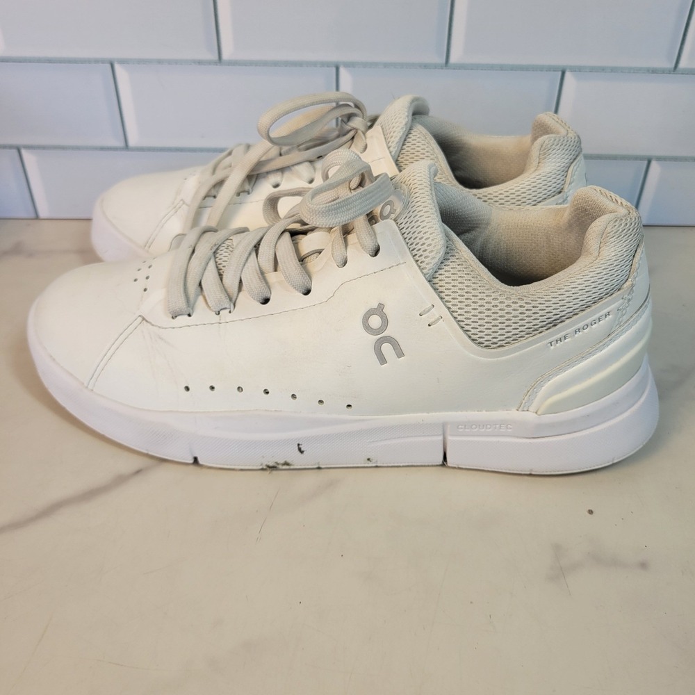 On Running The Roger Advantage Women White Sneakers Shoes Size 6.5